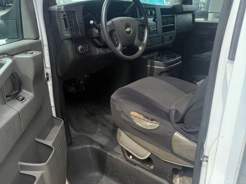 Used 2017 Chevrolet Express 3500 Extended image 17