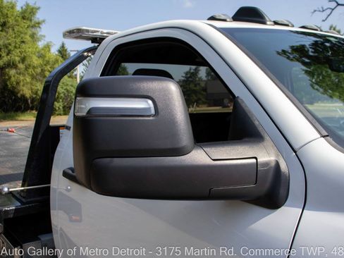 Used 2024 RAM 5500 4x4 Regular Cab image 30