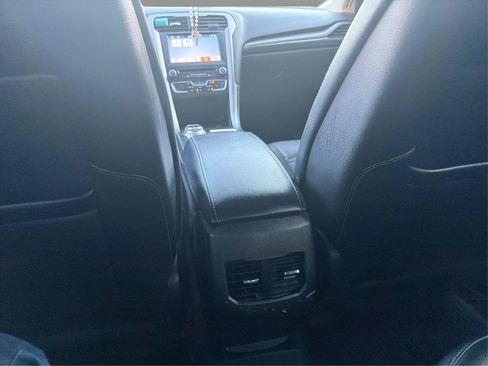 Used 2017 Ford Fusion SE w/ Equipment Group 201A FWD image 21