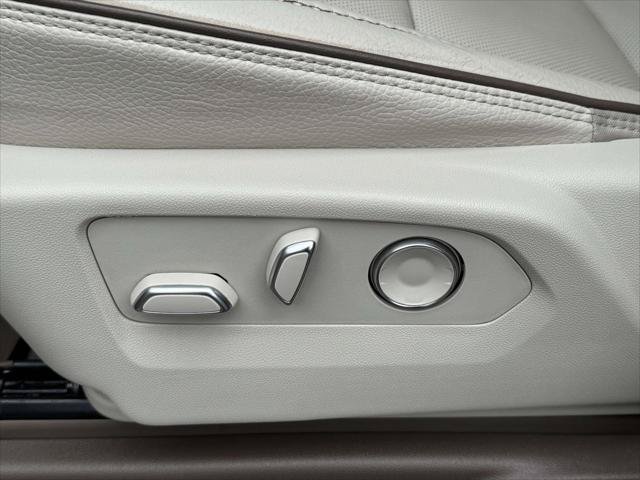 Used 2023 GMC Yukon Denali w/ LPO, Floor Liner Package AWD/4WD image 22