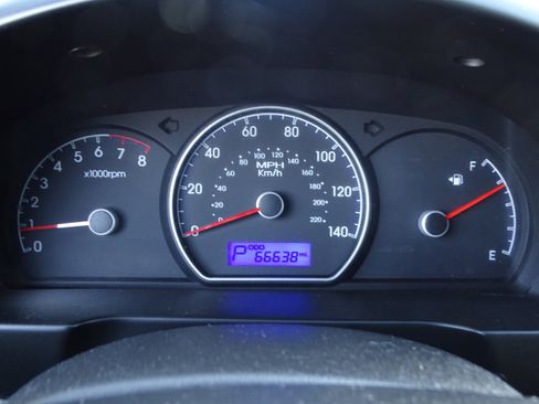 Used 2010 Hyundai Elantra GLS image 8