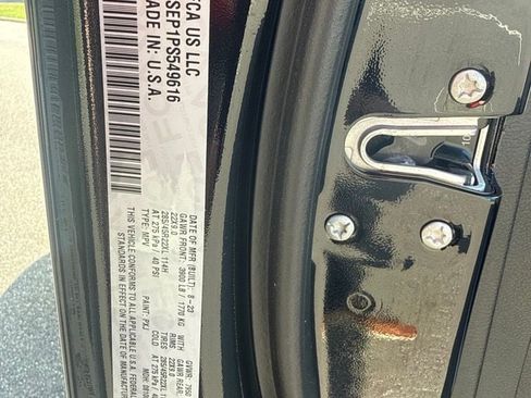 Used 2023 Jeep Grand Wagoneer L 4WD w/ Flexible Seating Group image 13