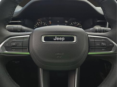 Used 2024 Jeep Compass Latitude AWD/4WD image 19