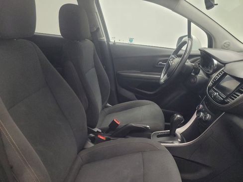 Used 2020 Chevrolet Trax LS w/ Tint and Cruise Package FWD image 21