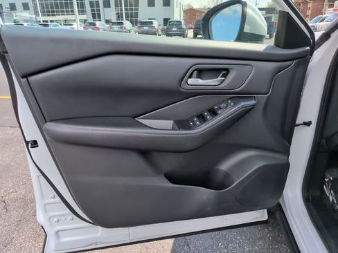 Used 2025 Nissan Rogue SV AWD/4WD image 18