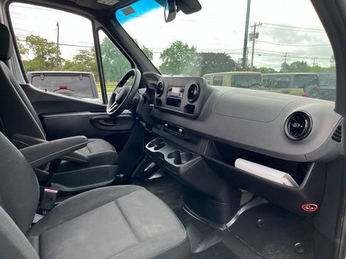 Used 2022 Mercedes-Benz Sprinter 2500 image 33