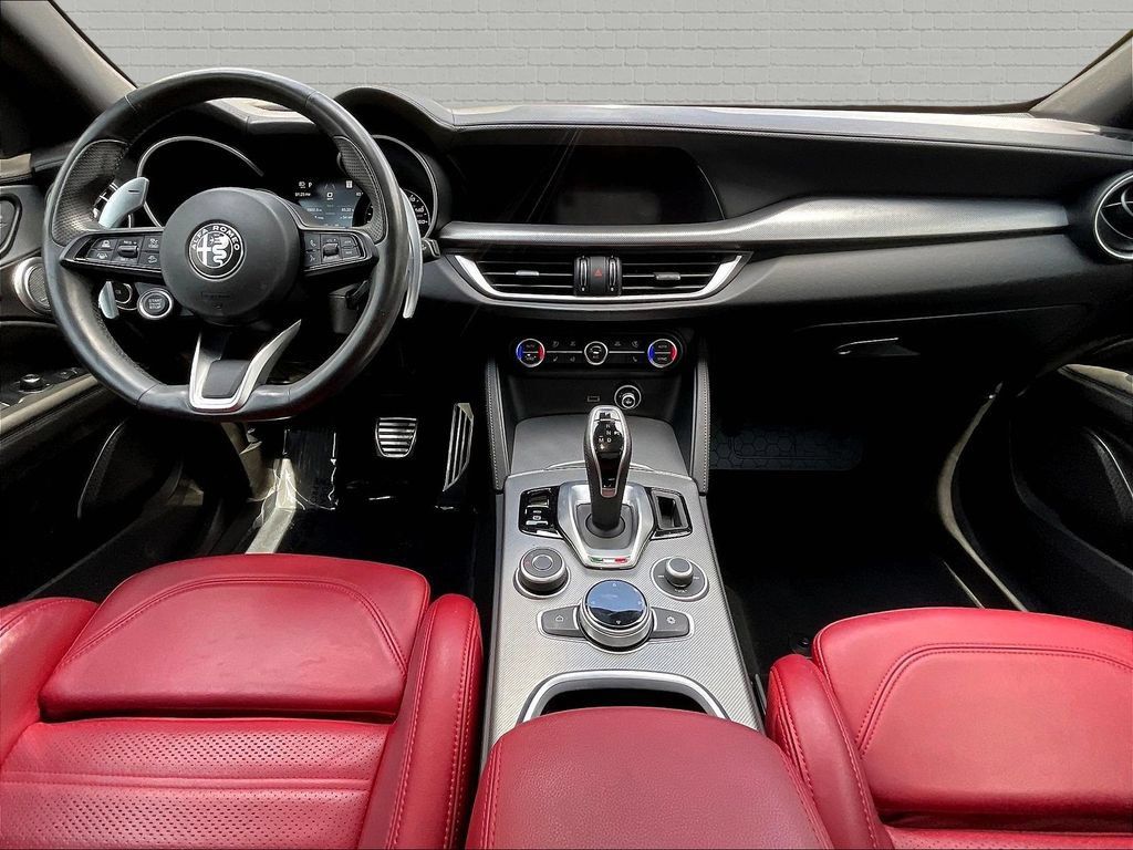 Used 2023 Alfa Romeo Stelvio Veloce AWD/4WD image 7
