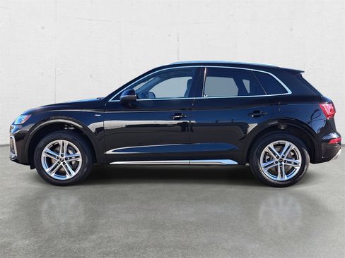 Used 2022 Audi Q5 e Premium w/ Convenience Package image 8