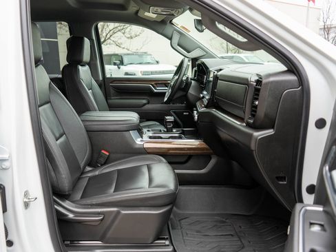 Used 2025 GMC Sierra 1500 Elevation w/ Elevation Premium Package image 10