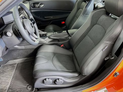 New 2024 Nissan Z Performance w/ Heritage Edition image 3
