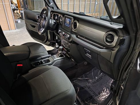 Used 2021 Jeep Wrangler Unlimited Sahara image 18