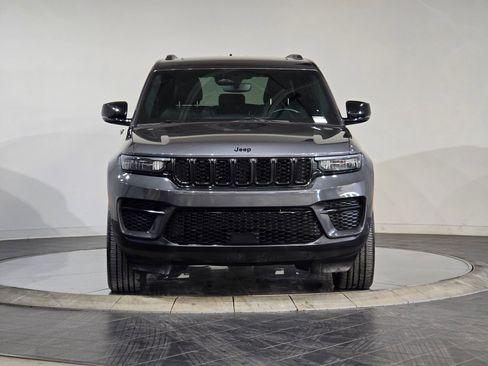 Used 2022 Jeep Grand Cherokee Altitude image 3