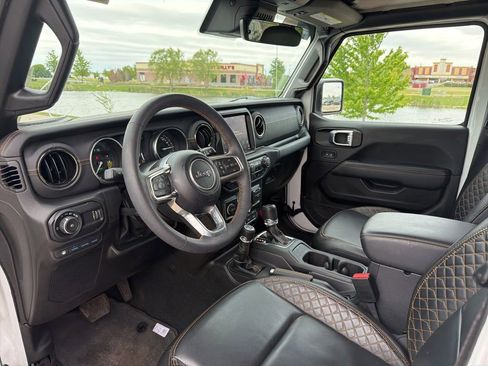 Used 2023 Jeep Wrangler Unlimited Sahara AWD/4WD image 11