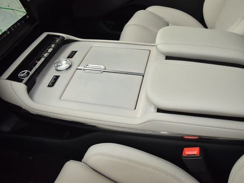 New 2026 Lincoln Navigator Reserve w/ Jet Appearance Package AWD/4WD image 34