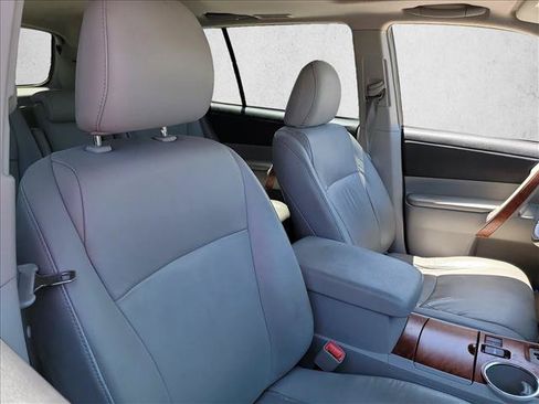 Used 2010 Toyota Highlander Limited FWD image 12