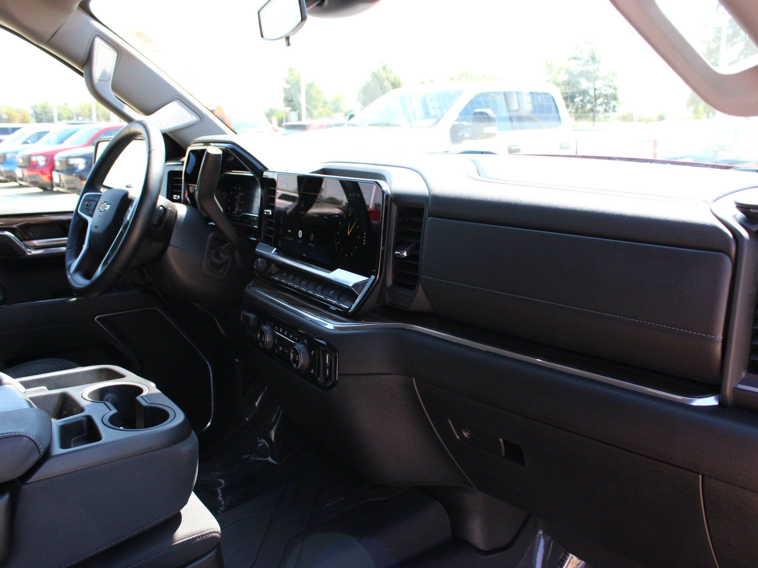 Used 2024 Chevrolet Silverado 1500 LT w/ Safety Package AWD/4WD image 38