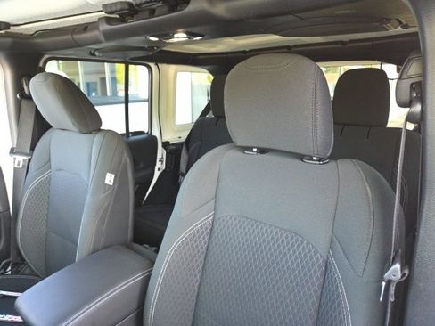 Used 2021 Jeep Wrangler Unlimited Sahara image 17