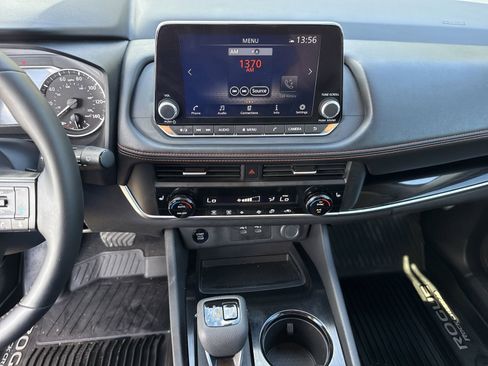 Used 2025 Nissan Rogue SV AWD/4WD image 28