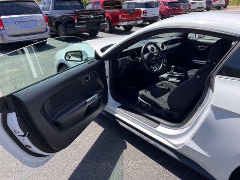 Used 2018 Ford Mustang GT RWD image 15