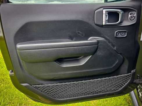 Certified 2022 Jeep Wrangler Sport AWD/4WD image 10