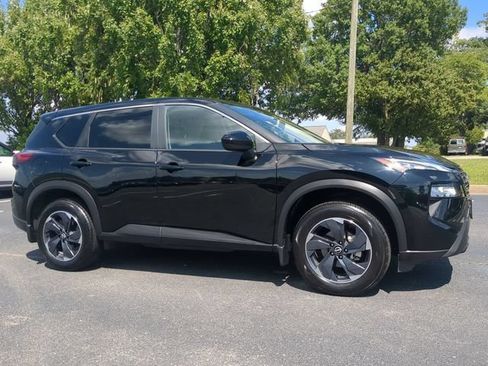 Used 2024 Nissan Rogue SV FWD image 1