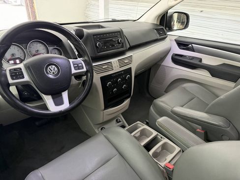 Used 2012 Volkswagen Routan SE FWD image 16