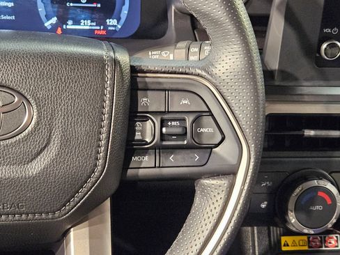 Certified 2025 Toyota 4Runner 4WD image 28