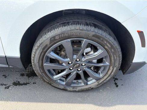 Used 2024 Chevrolet Equinox RS AWD/4WD image 2