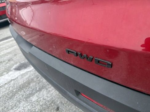 Used 2022 GMC Acadia SLE w/ Driver Convenience Package image 9