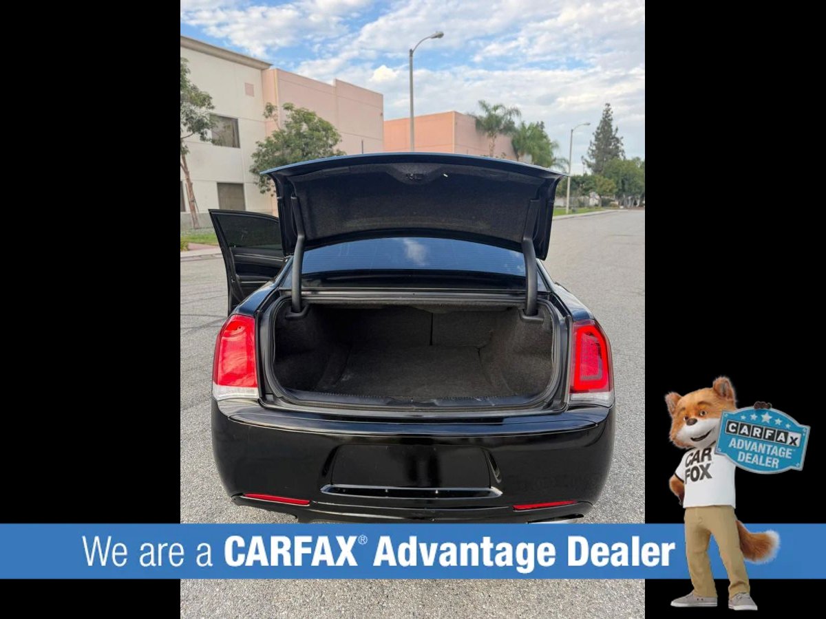 Used 2019 Chrysler 300 Touring RWD image 25