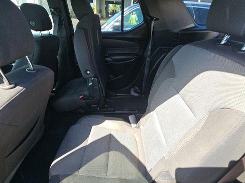 Used 2023 Chevrolet Traverse LT FWD image 10