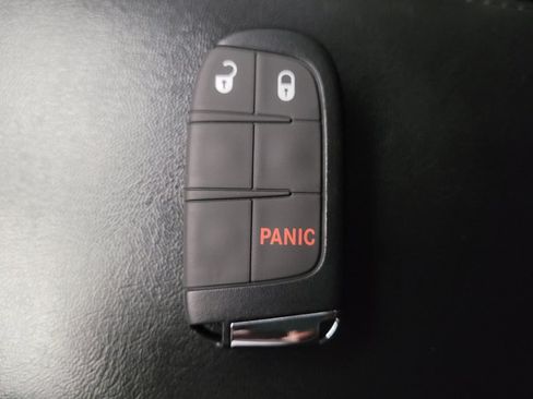 Used 2020 Jeep Compass Latitude FWD image 32