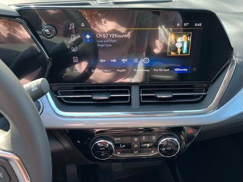 New 2025 Chevrolet Trax LT w/ Driver Confidence Package image 18