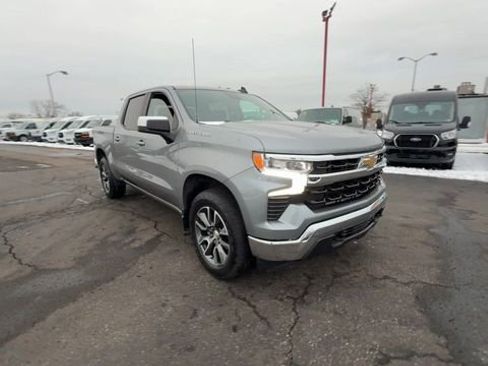 Used 2023 Chevrolet Silverado 1500 LT AWD/4WD image 2