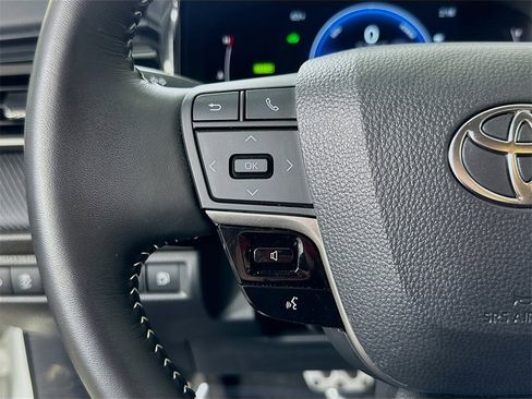 Used 2025 Toyota Camry SE image 22