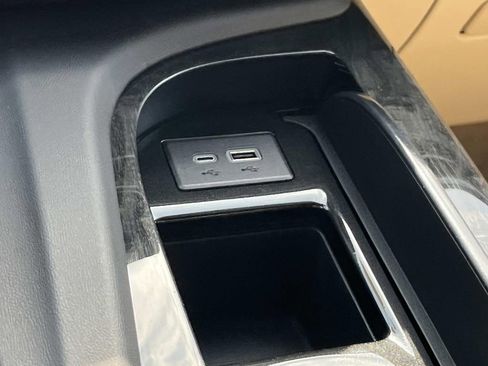 Certified 2024 Cadillac Escalade ESV Premium Luxury image 39