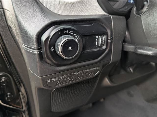 Used 2025 Jeep Wrangler Unlimited Sahara AWD/4WD image 29