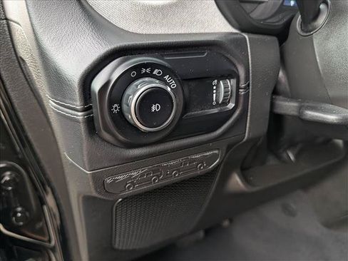 Used 2025 Jeep Wrangler Unlimited Sahara AWD/4WD image 29