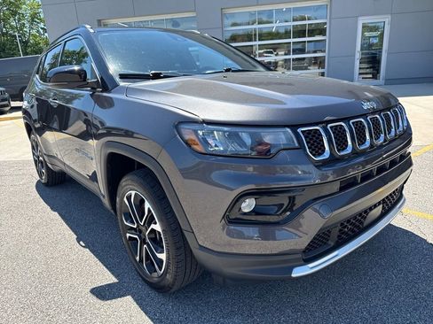 Used 2023 Jeep Compass Limited w/ Sun and Sound Group AWD/4WD image 13