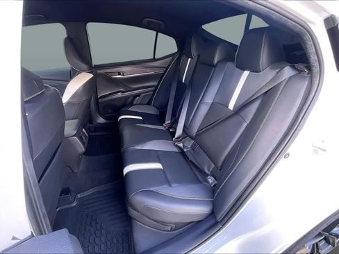 Used 2025 Toyota Camry SE image 19