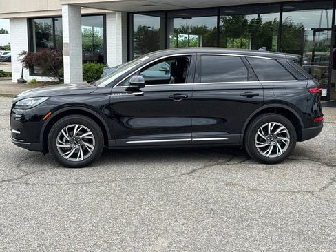Used 2025 Lincoln Corsair AWD w/ Equipment Group 101A image 8