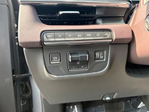 Used 2022 Cadillac Escalade Premium Luxury Platinum AWD/4WD image 16