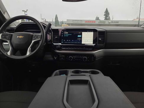 Used 2025 Chevrolet Silverado 2500 LT w/ Convenience Package image 18