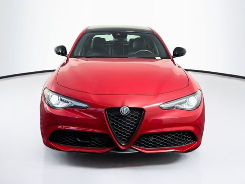 Used 2022 Alfa Romeo Giulia Veloce AWD/4WD image 2