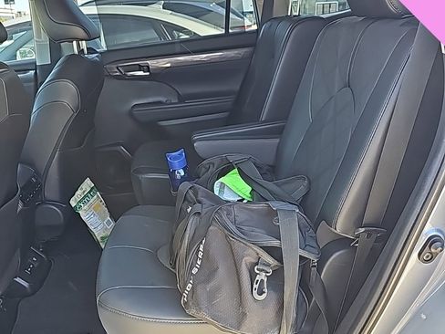 Used 2022 Toyota Highlander Platinum image 20