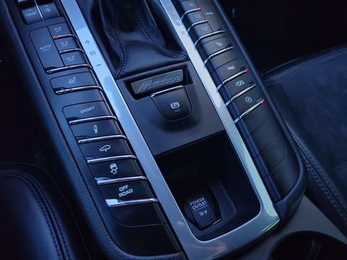 Used 2021 Porsche Macan GTS image 27