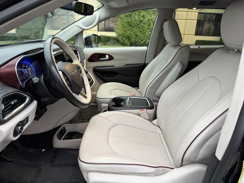 Used 2019 Chrysler Pacifica Limited image 12