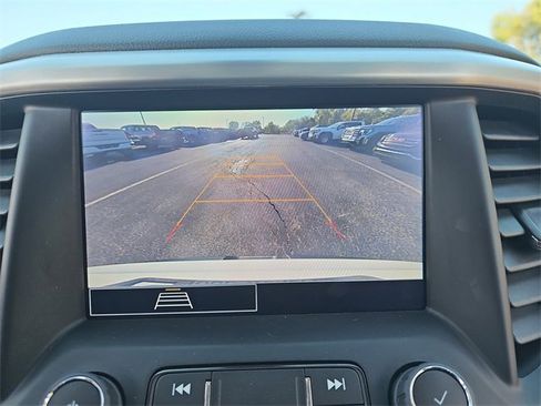 Used 2023 GMC Acadia SLE image 23