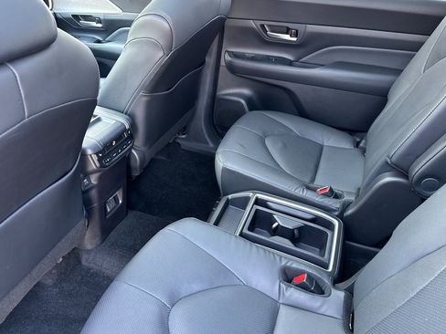 Used 2025 Toyota Grand Highlander AWD image 12