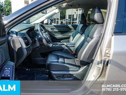 Used 2024 Nissan Rogue SL AWD/4WD image 19
